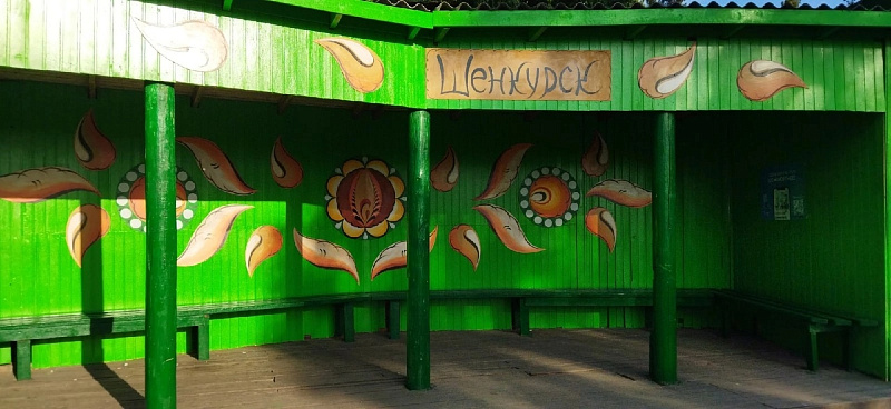 В Шенкурске автобусная остановка в новых красках