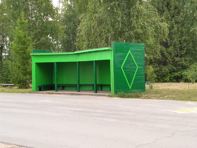 В Шенкурске автобусная остановка в новых красках